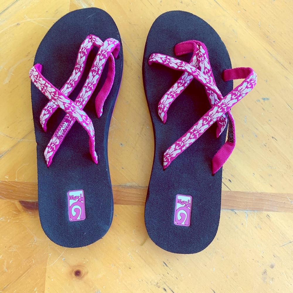 TEVA MUSH SANDALS size 8